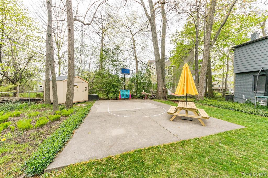 1823 Yorkshire Road Birmingham, MI 48009 - Photo 33 of 35 Gallery Image 33