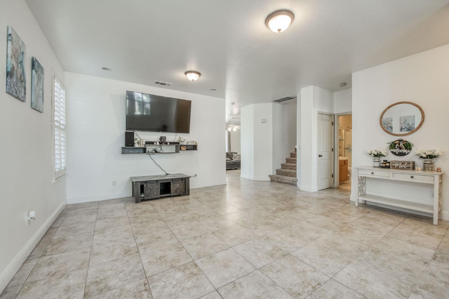 297 West Lilac Avenue Reedley, CA 93654 - Photo 10 of 63