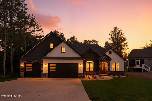 $819,900 | 155 Elokwa Way, Loudon, TN 37774