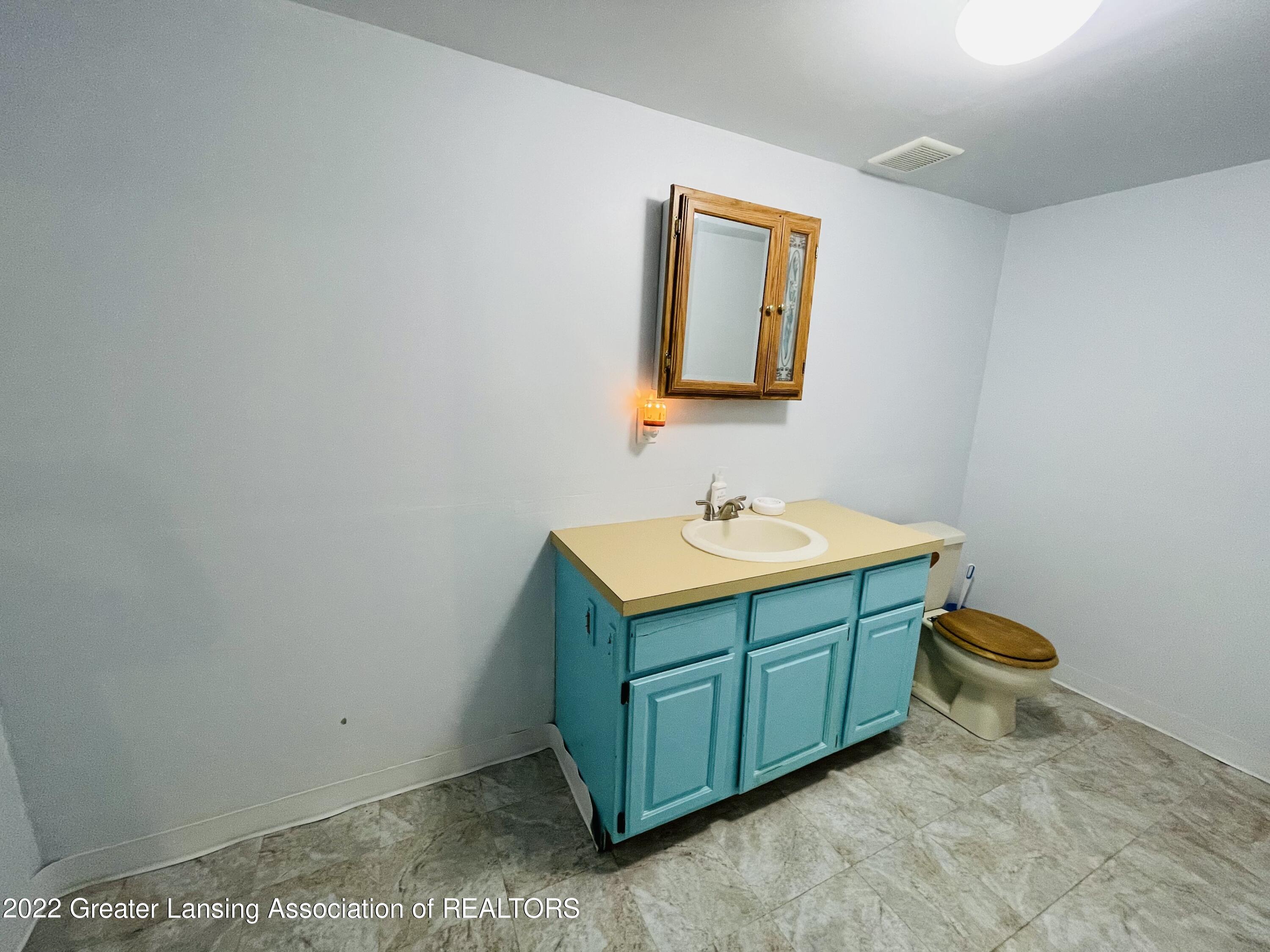 3119 Shetland Road Lansing, MI 48911 - Photo 13 of 19 2AD20565-9F05-4F4B-A072-290DCA41E6C0
