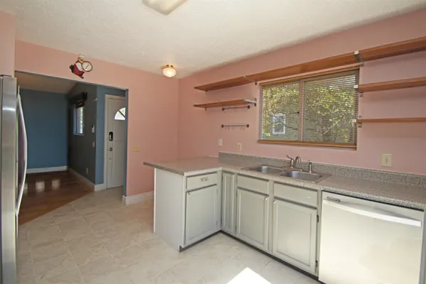 $2,400 | 1041 Oak View Court, Harrisonburg, VA 22802