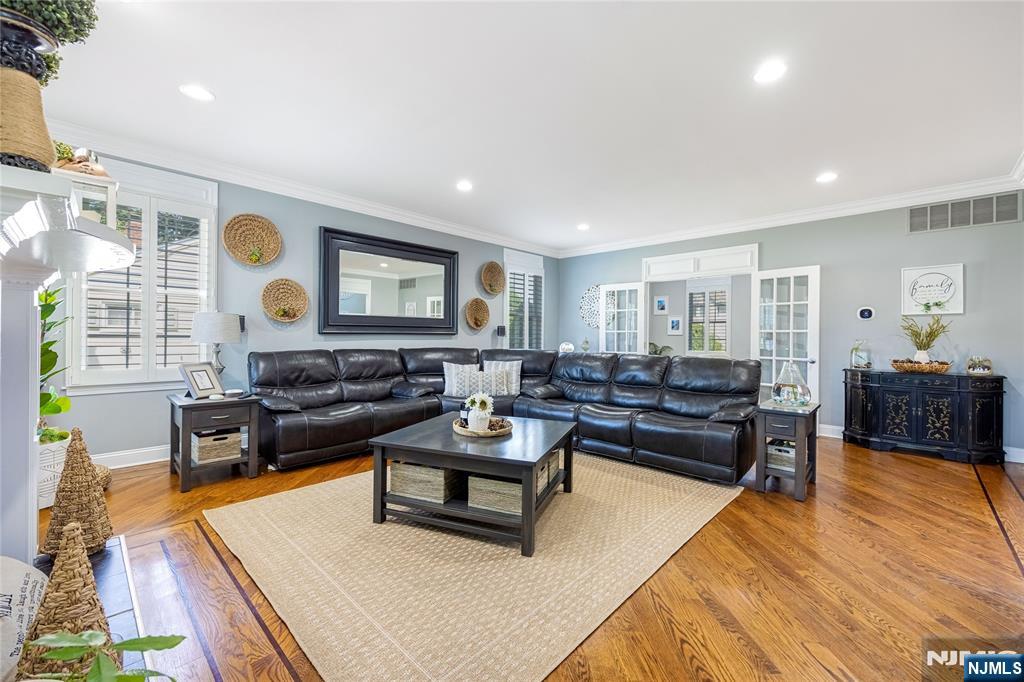 8 Ferndale Place Pompton Plains, NJ 07444 - Photo 10 of 49