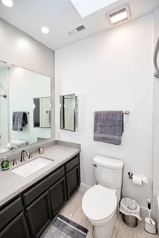 $5,500 | 125 Lakeshore Drive, Rancho Mirage, CA 92270