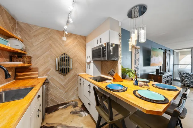 $1,100,000 | 150 Hauoli Street, Unit 511, Wailuku, HI 96793