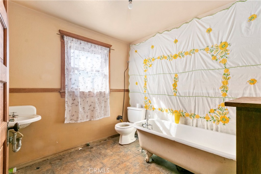 3893 Pine Street Riverside, CA 92501 - Photo 17 of 46