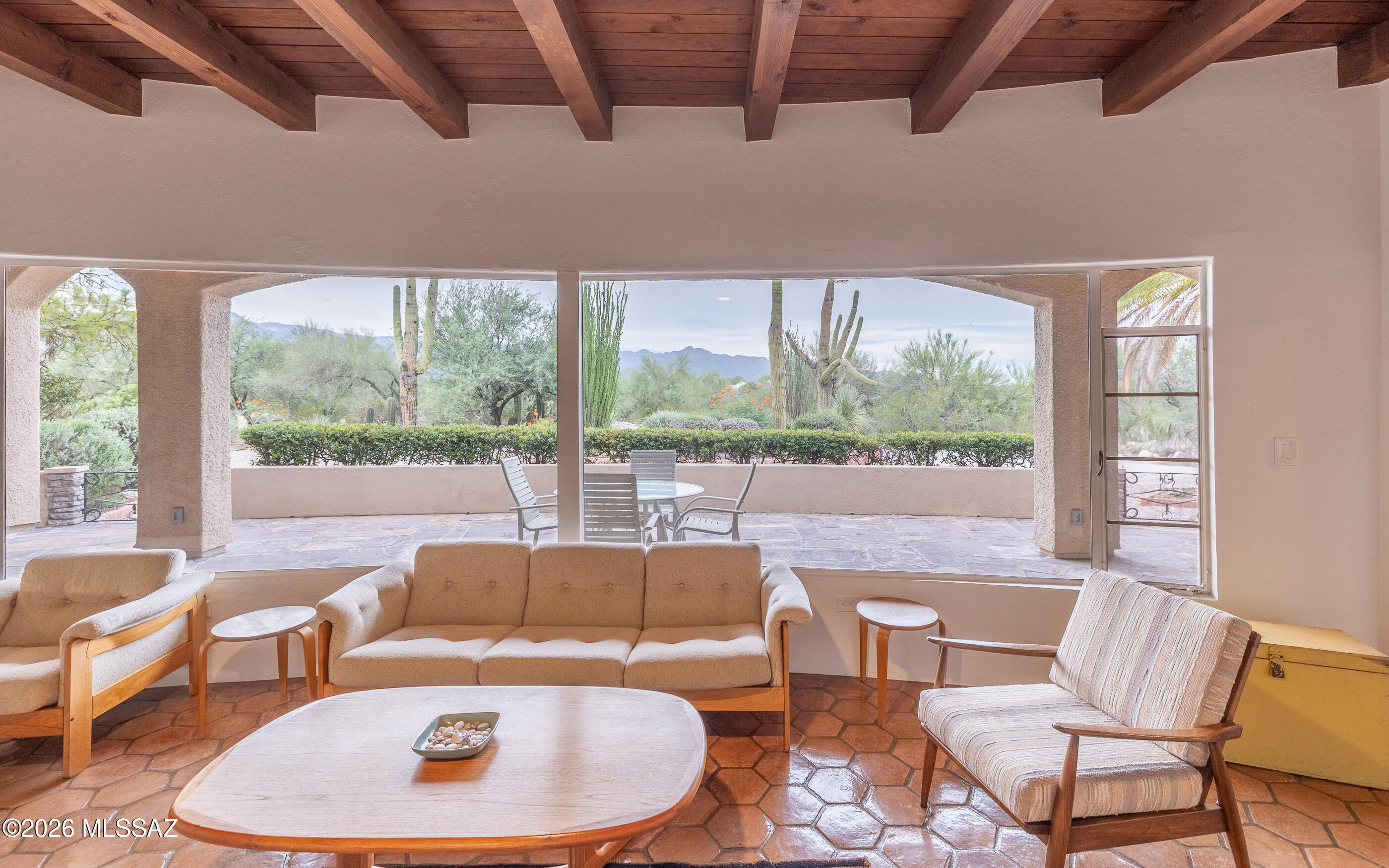 7944 East Cloud Road Tucson, AZ 85750 - Photo 7 of 46 GORGEOUS PICTURE WINDOWS