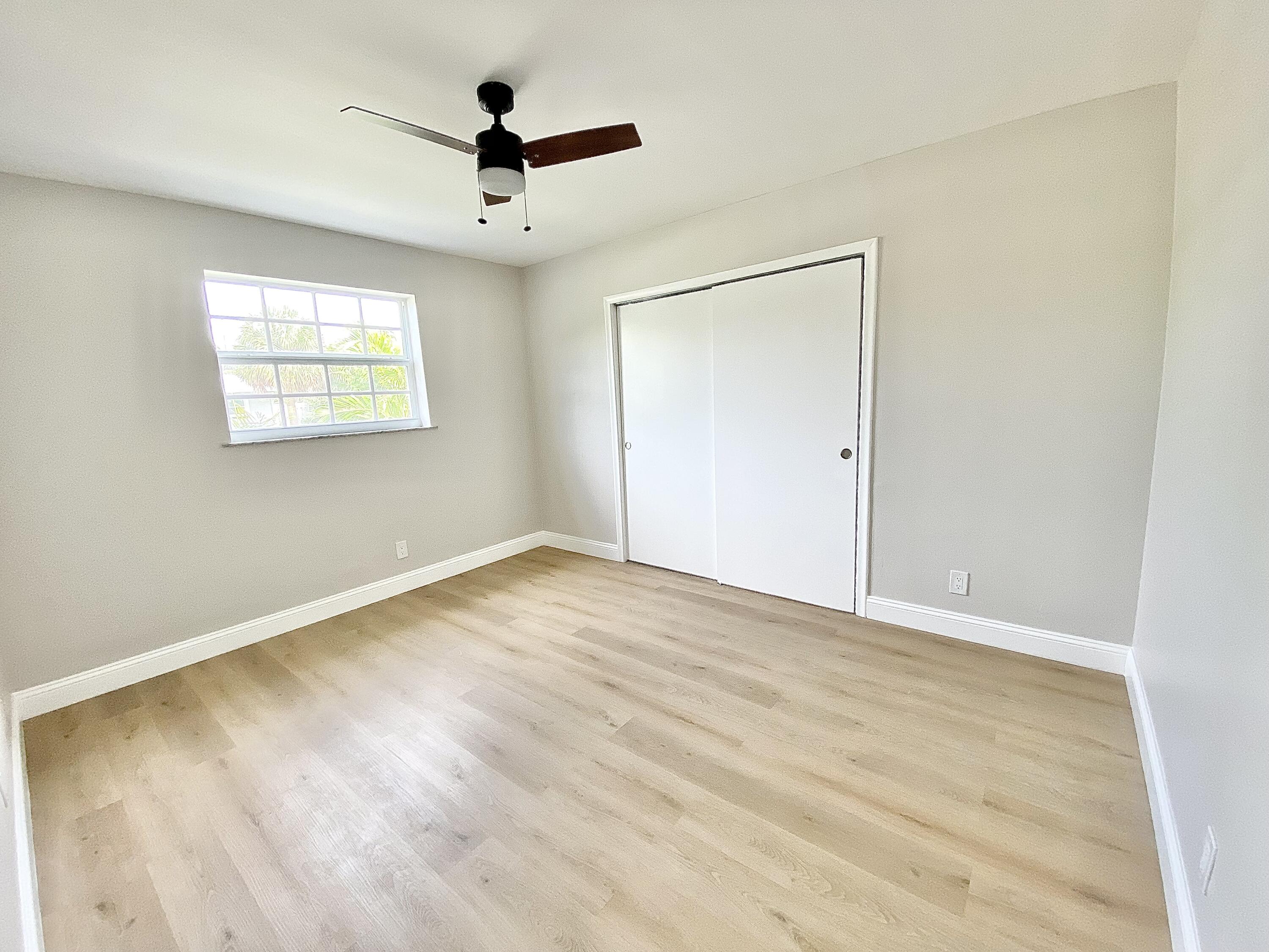 500 Southwest 3rd Avenue Boca Raton, FL 33432 - Photo 20 of 39 an empty room with windows and ceiling fan