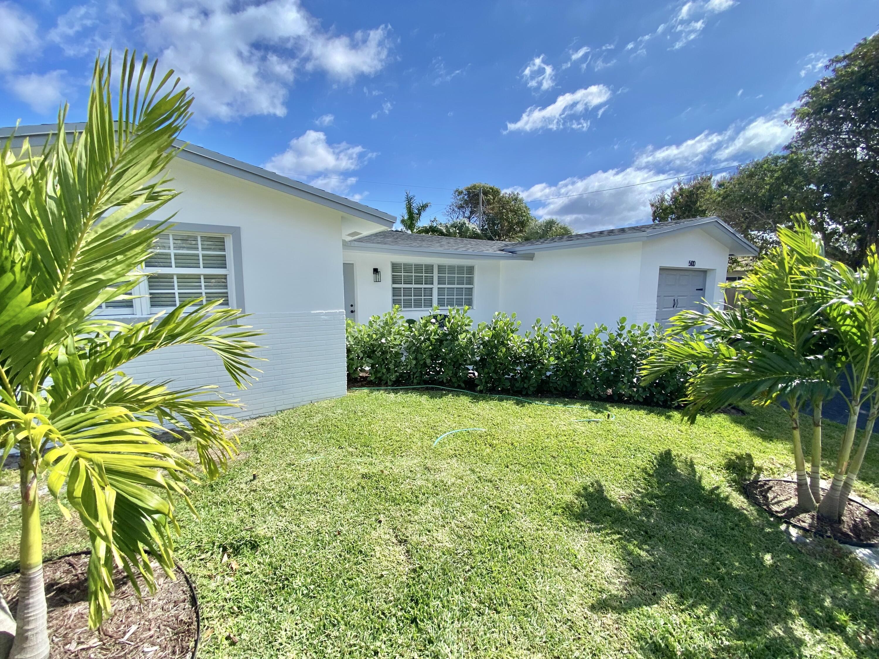 500 Southwest 3rd Avenue Boca Raton, FL 33432 - Photo 2 of 39 a house view with a garden space