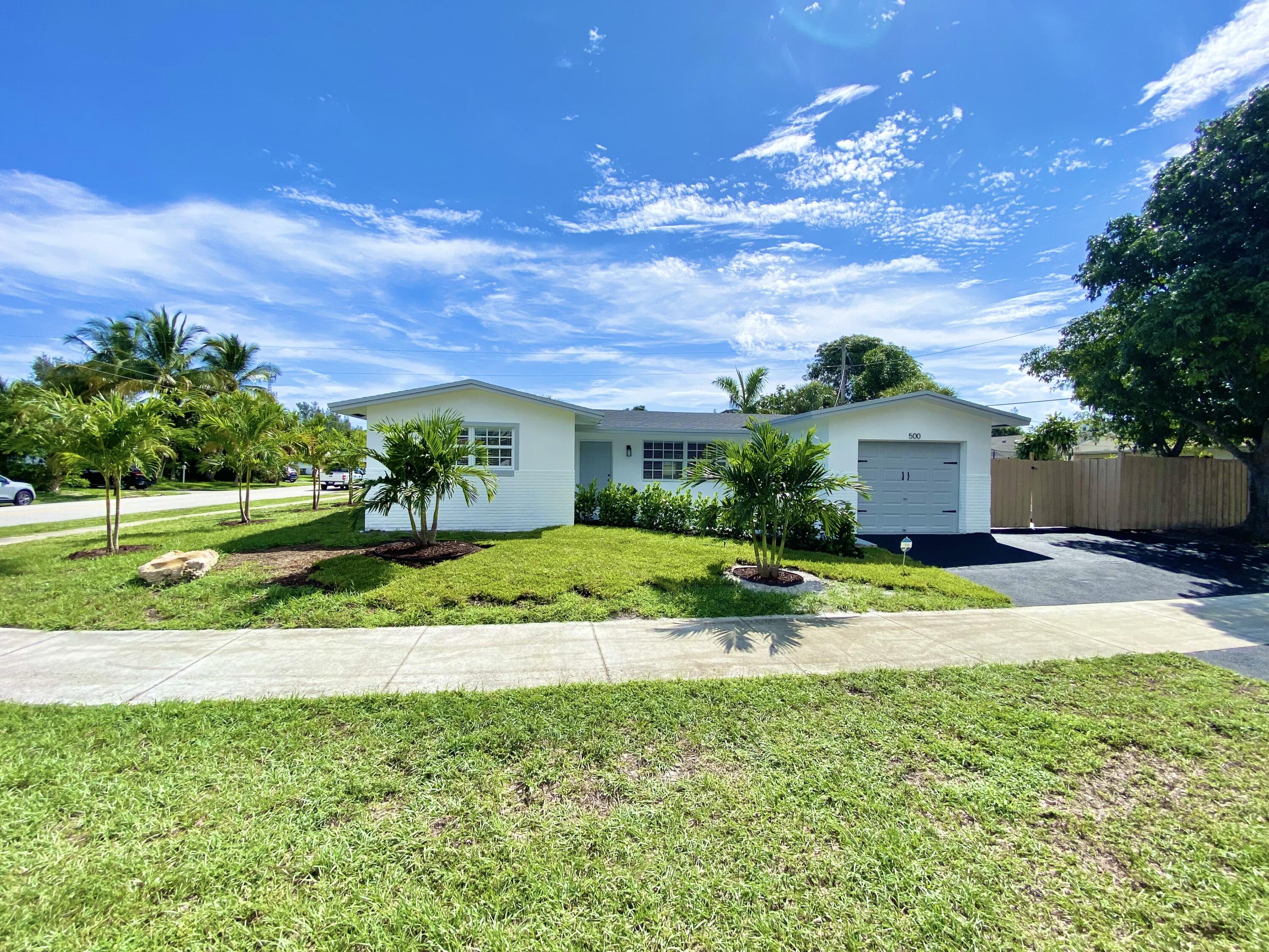 500 Southwest 3rd Avenue Boca Raton, FL 33432 - Photo 3 of 39 a view of a house with a big yard and large tree