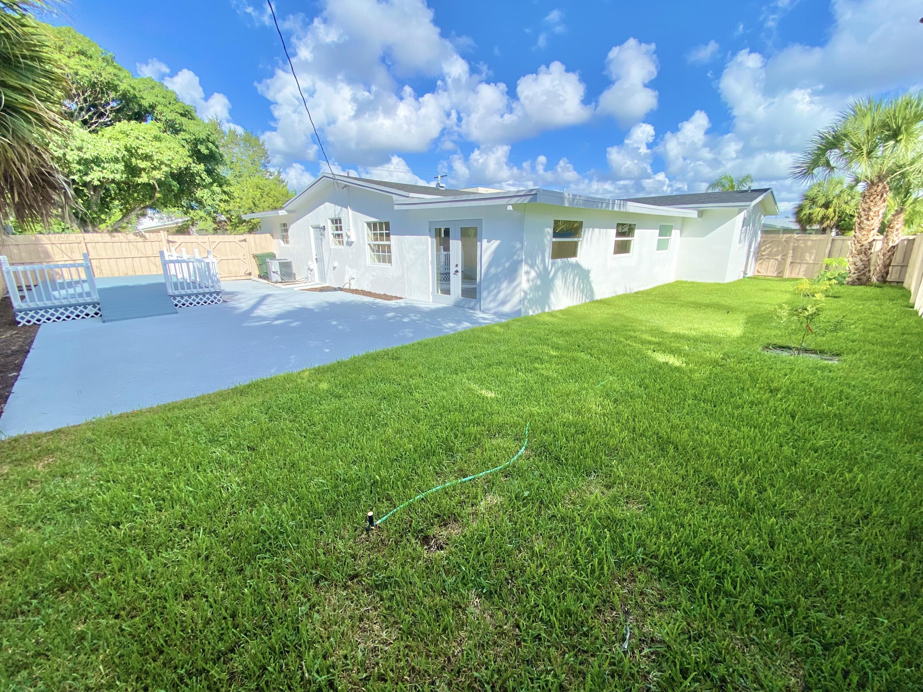 500 Southwest 3rd Avenue Boca Raton, FL 33432 - Photo 32 of 39 a view of house with backyard and a garden