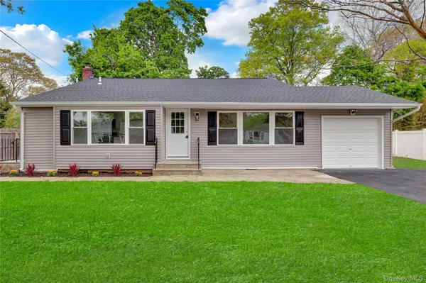 $885,000 | 15 Glenwood Lane, Huntington, NY 11743