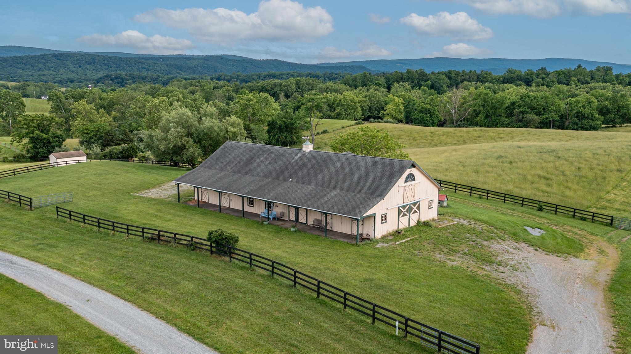 1600 Briggs Road Berryville, VA 22611 - Photo 24 of 38 Stable
