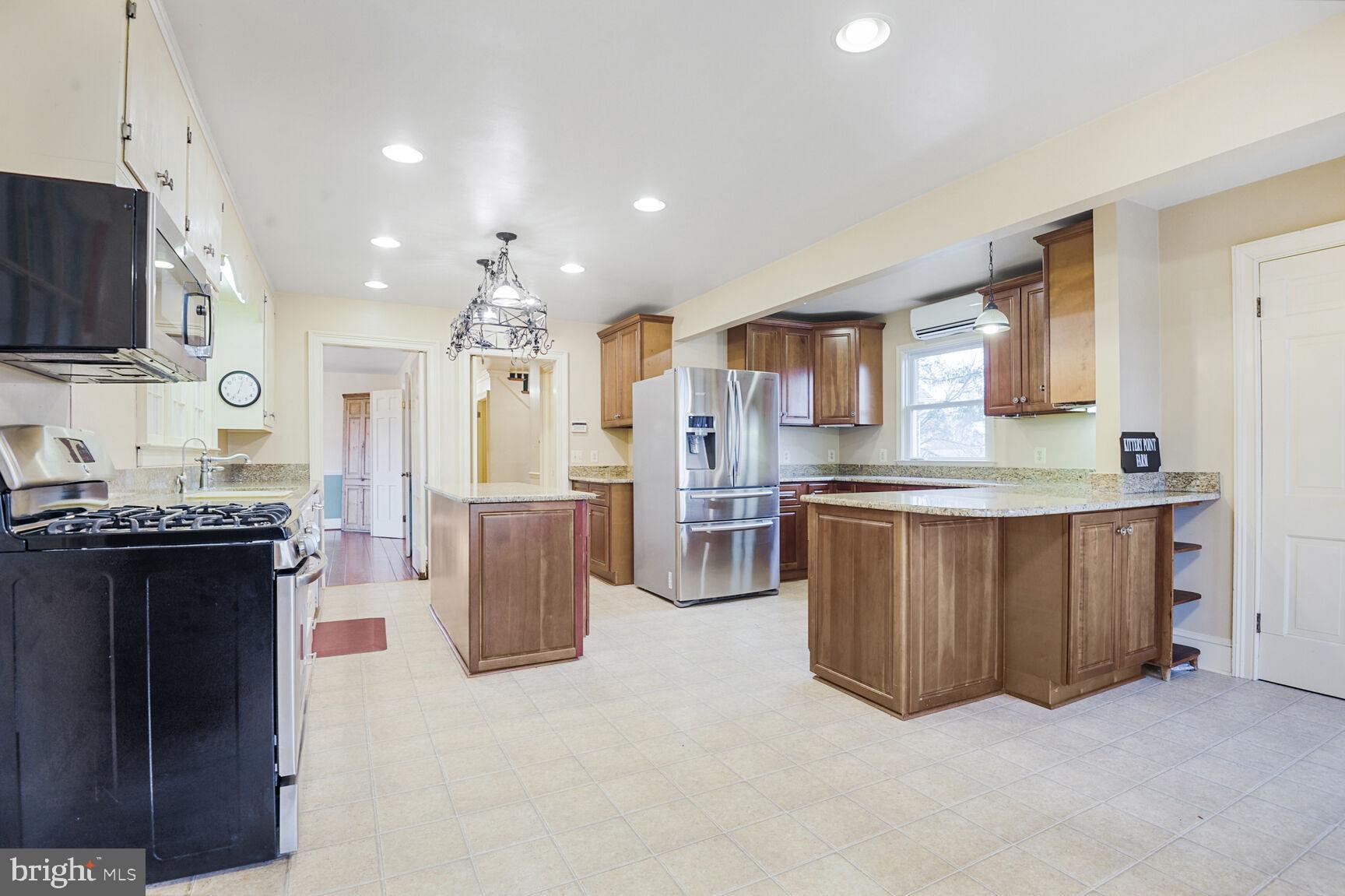 1600 Briggs Road Berryville, VA 22611 - Photo 3 of 38 Large spacious kitchen