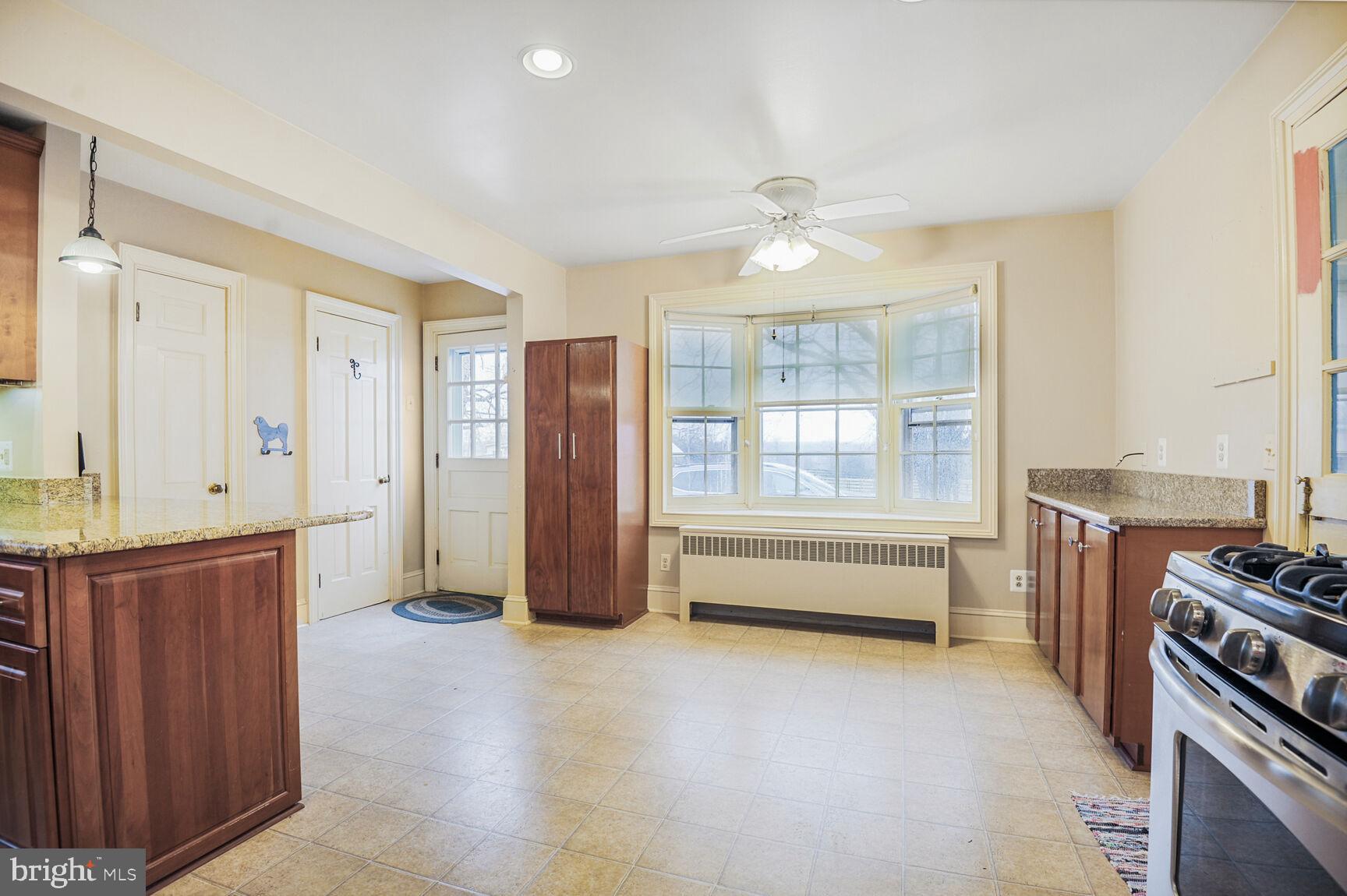 1600 Briggs Road Berryville, VA 22611 - Photo 7 of 38 Kitchen dining area