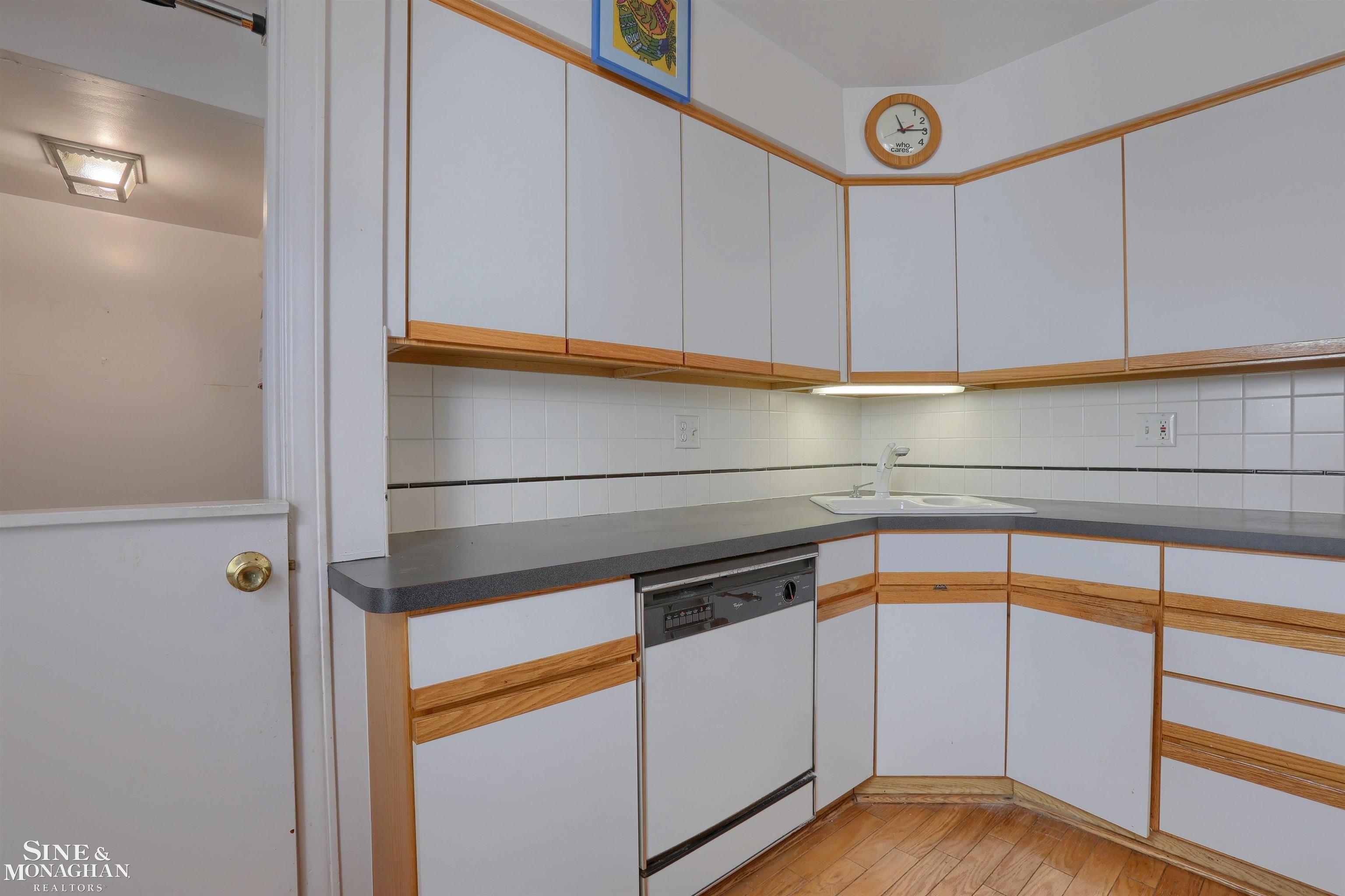 1388 Vernier Road Grosse Pointe, MI 48236 - Photo 9 of 25 50144603-B99B76BE-A016-46ED-98D4-D0E8D2CEA2E0.JPG