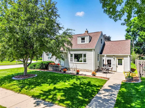 $295,000 | 804 East Maple Street, Appleton, WI 54915