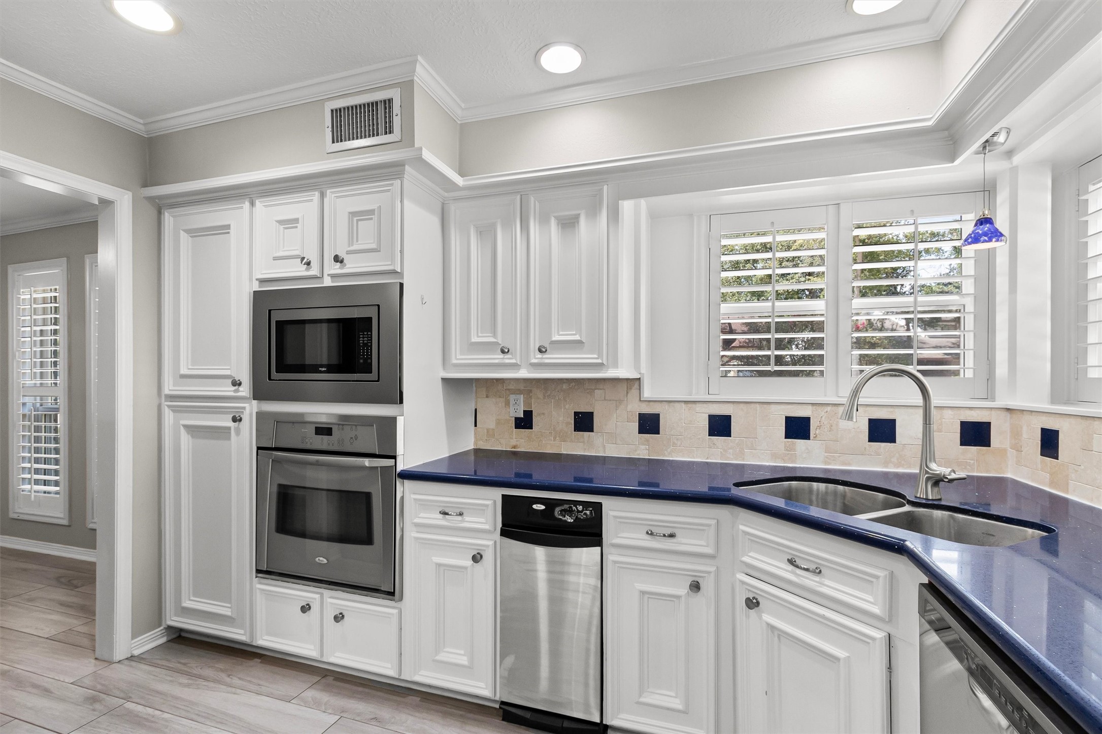25010 Kingsdown Drive Spring, TX 77389 - Photo 9 of 33 Gallery Image 9