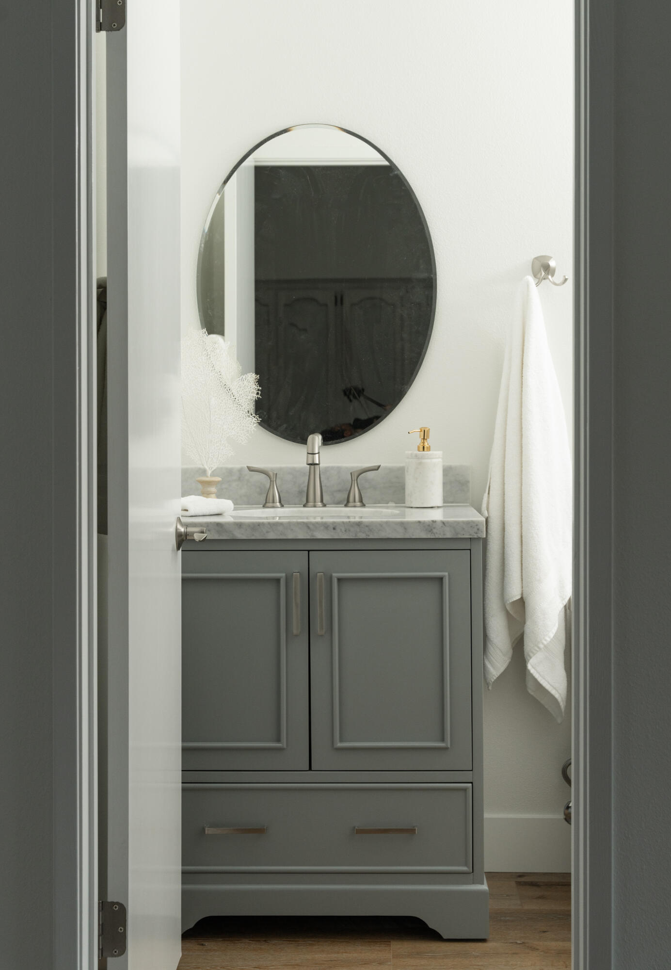778 Dos Hermanos Road Santa Barbara, CA 93111 - Photo 17 of 23 Upstairs Hall Bath