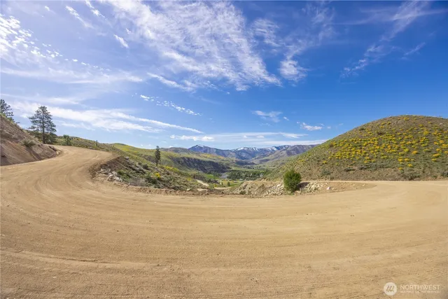 a view of terrace with sky view