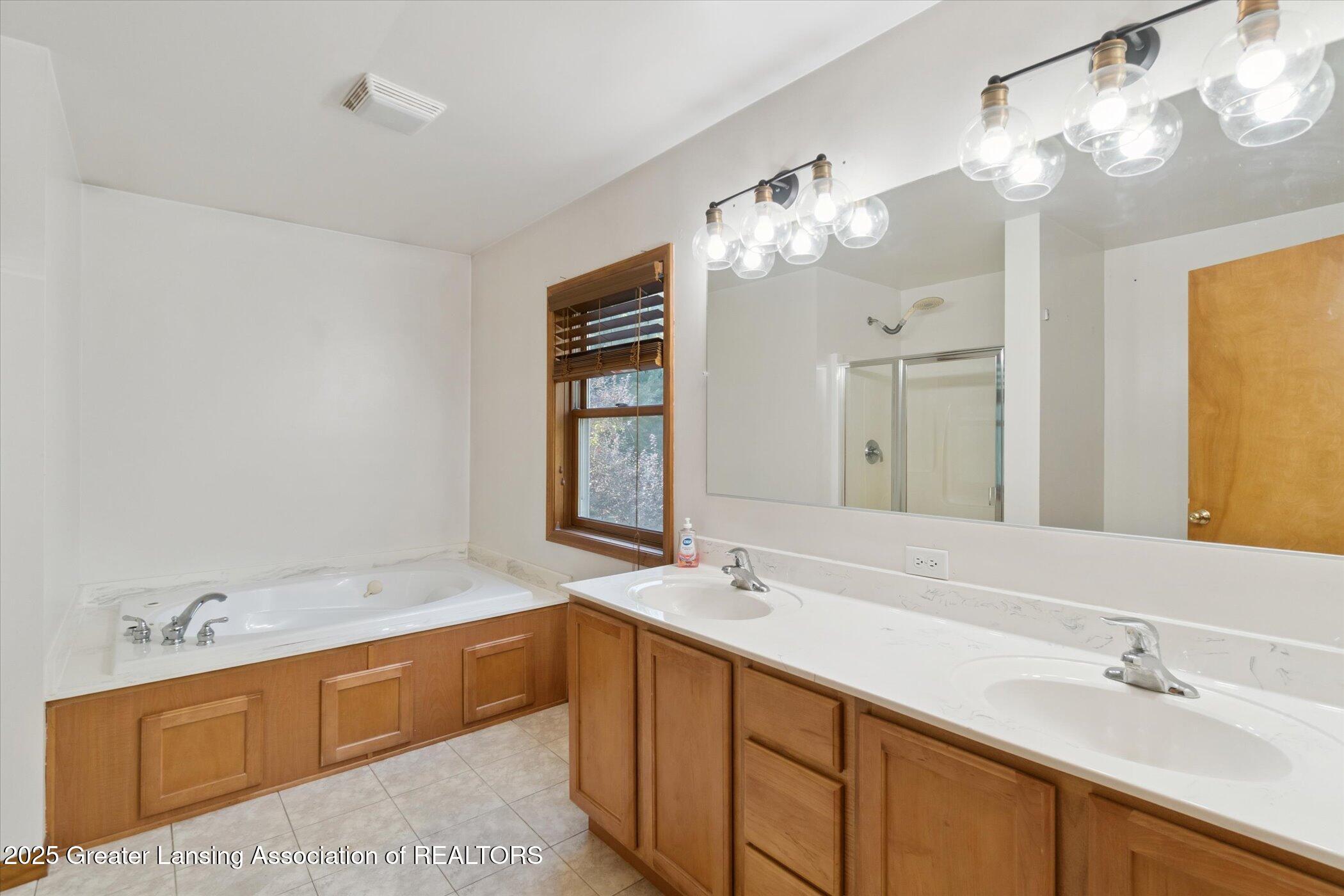 6039 West Beard Road Perry, MI 48872 - Photo 39 of 70 Primary Bath