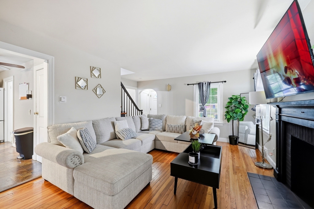15 Lucerne Road Springfield, MA 01119 - Photo 5 of 22