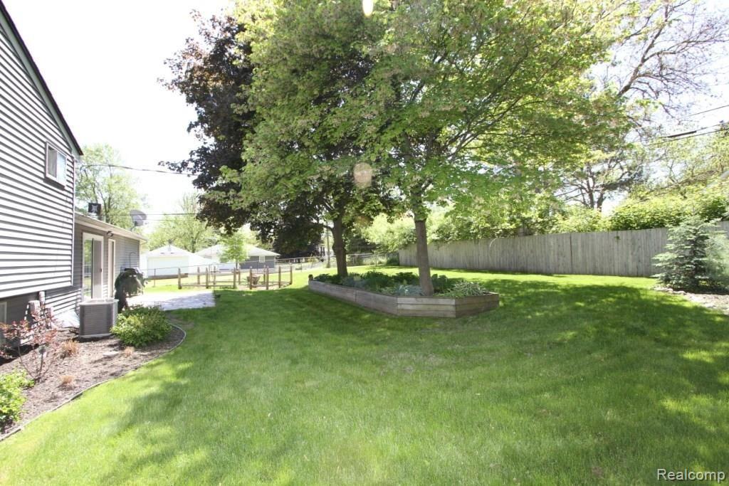 590 Mary Ellen Road Rochester Hills, MI 48307 - Photo 2 of 15