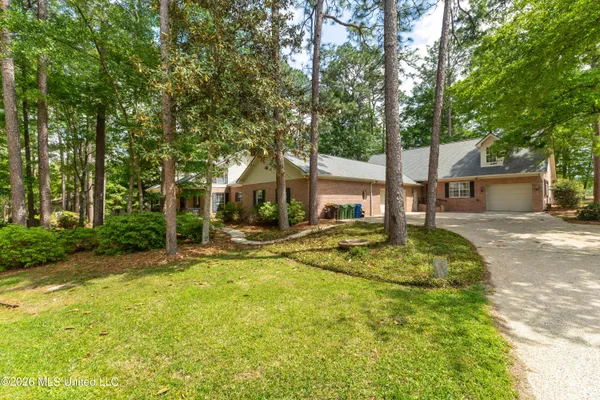 $674,900 | 87 Fair Lake Drive, Hattiesburg, MS 39402