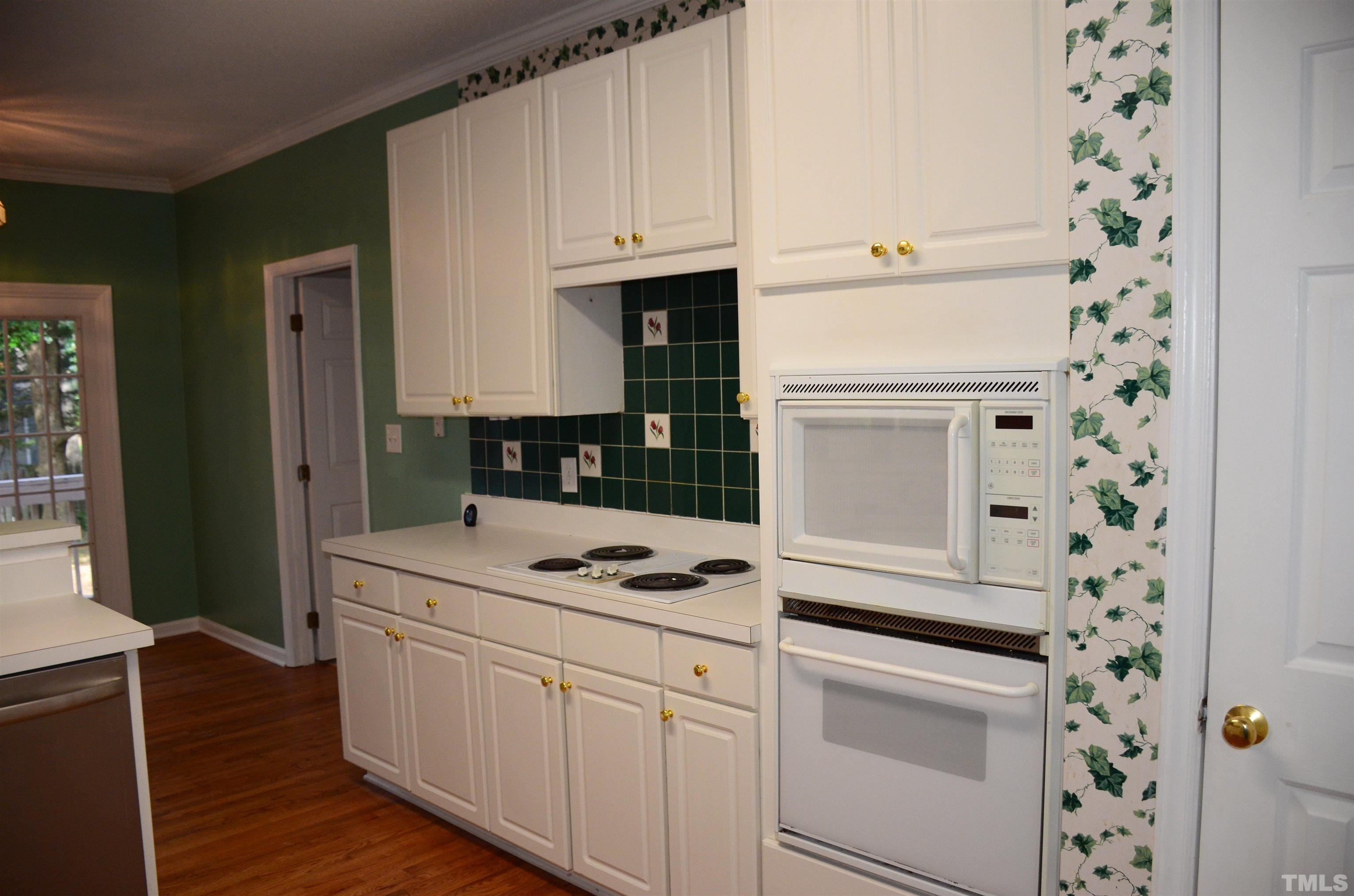 118 Covington Square Drive Cary, NC 27513 - Photo 13 of 58 a kitchen with stainless steel appliances a stove a microwave and a refrigerator