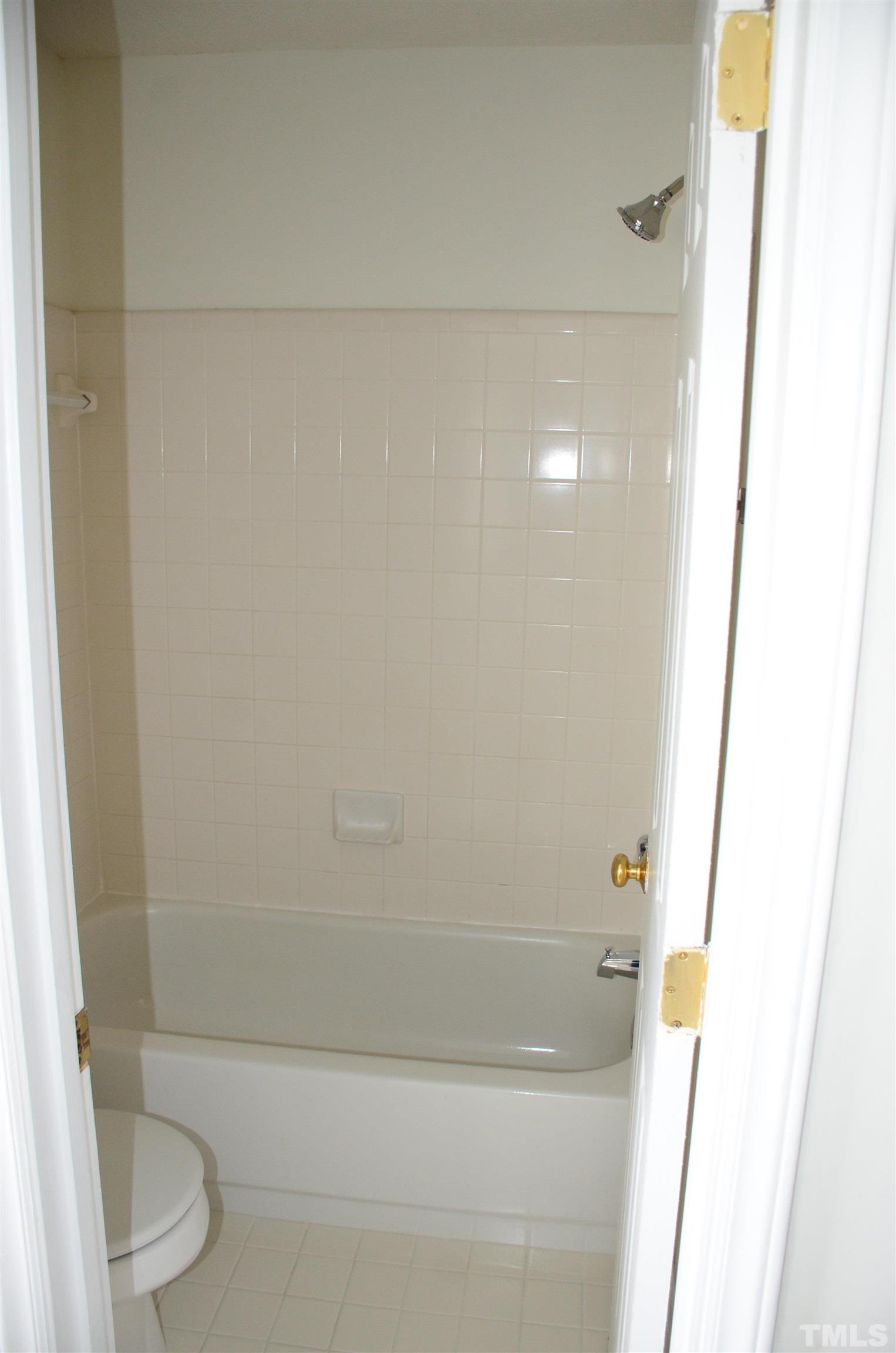 118 Covington Square Drive Cary, NC 27513 - Photo 30 of 58 a bathroom with a bathtub and toilet