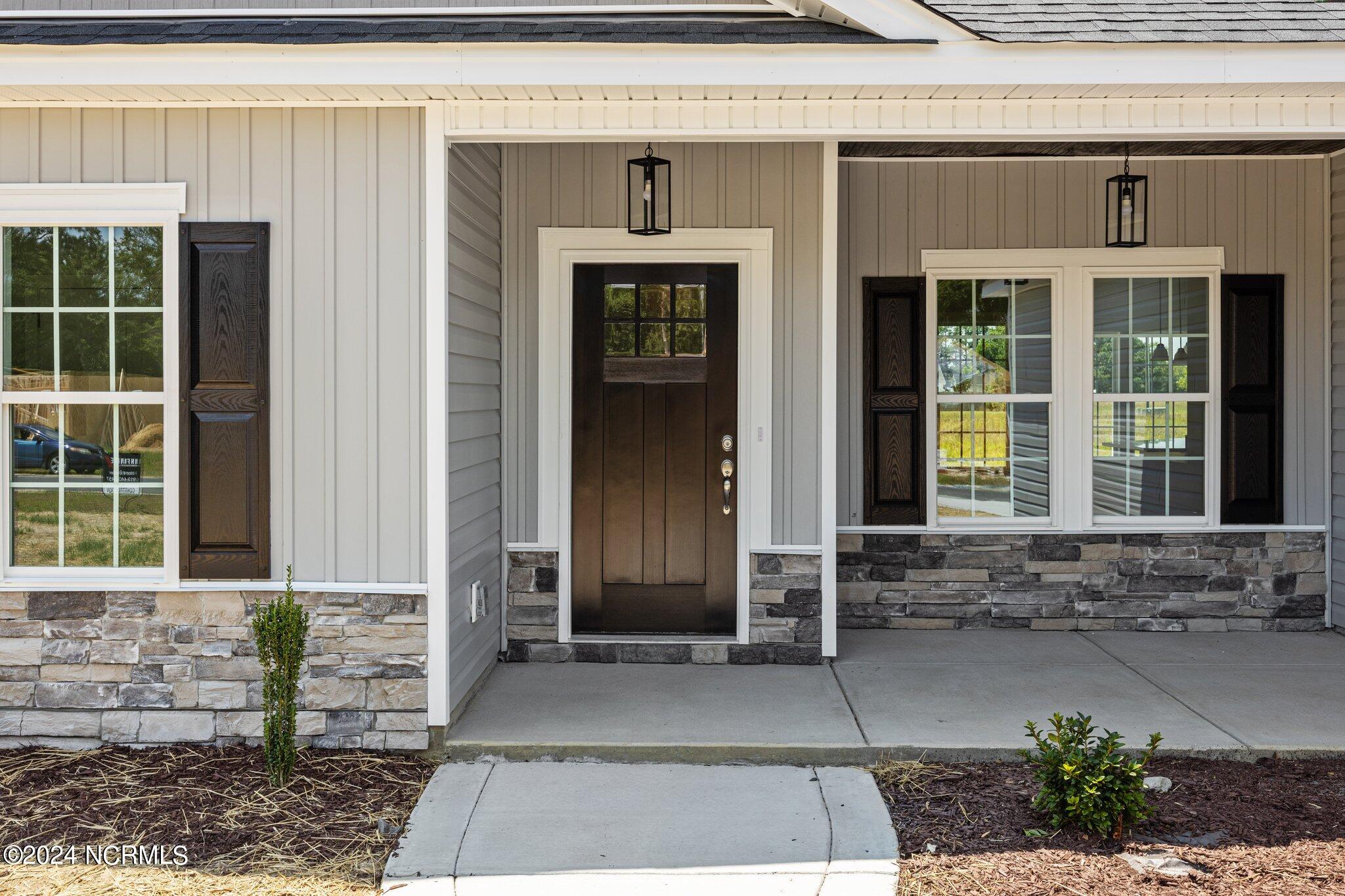 916 Aspen Ridge Court Deep Run, NC 28525 - Photo 5 of 39 28-web-or-mls-470A6254