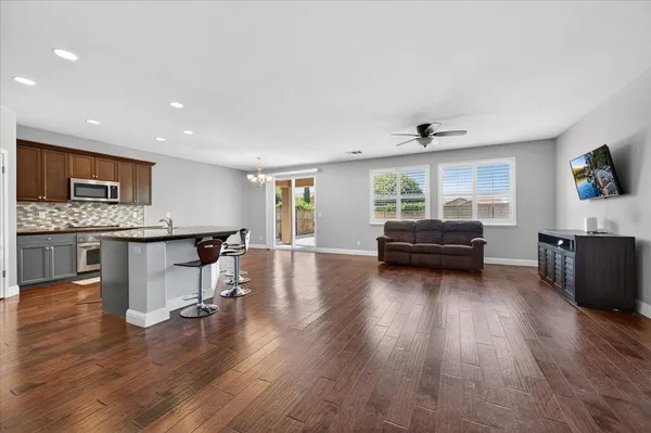 $489,000 | 1776 North Mcpherson Lane, Clovis, CA 93619