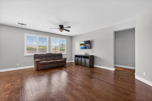 $489,000 | 1776 North Mcpherson Lane, Clovis, CA 93619