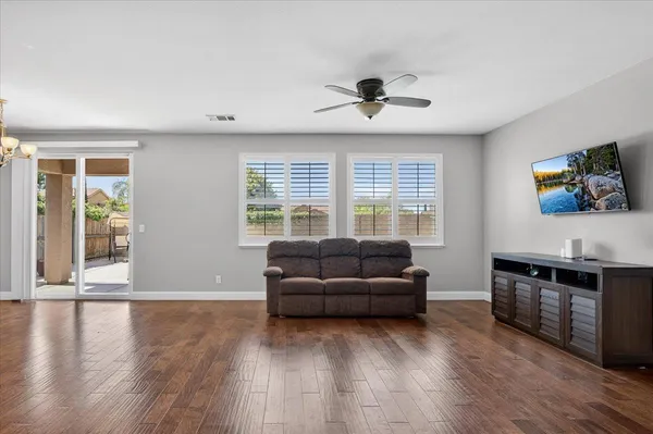 $489,000 | 1776 North Mcpherson Lane, Clovis, CA 93619
