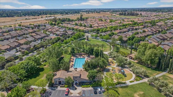 $489,000 | 1776 North Mcpherson Lane, Clovis, CA 93619