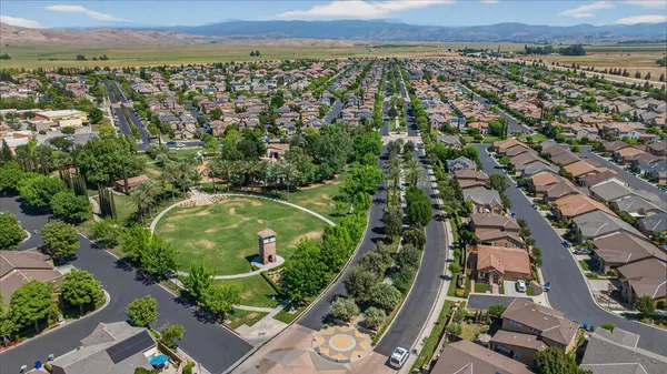 $489,000 | 1776 North Mcpherson Lane, Clovis, CA 93619