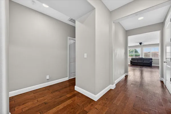 $489,000 | 1776 North Mcpherson Lane, Clovis, CA 93619