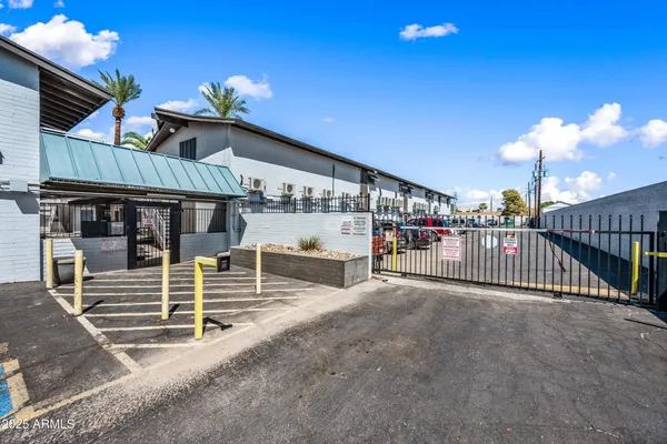 $879 | 3025 North 32nd Street, Unit 53, Phoenix, AZ 85018