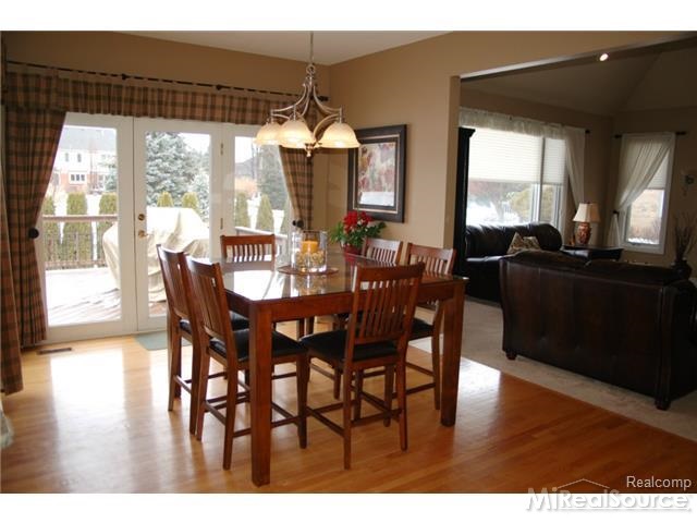 476 Oakbridge Drive Rochester, MI 48306 - Photo 17 of 38 31227983-16.JPG
