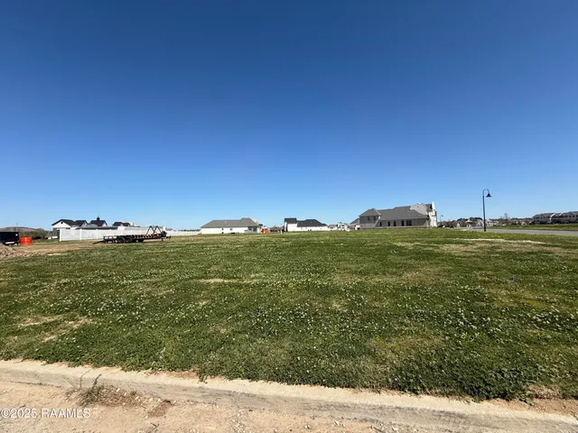 $99,999 | 113 Pebble Lane, Youngsville, LA 70592