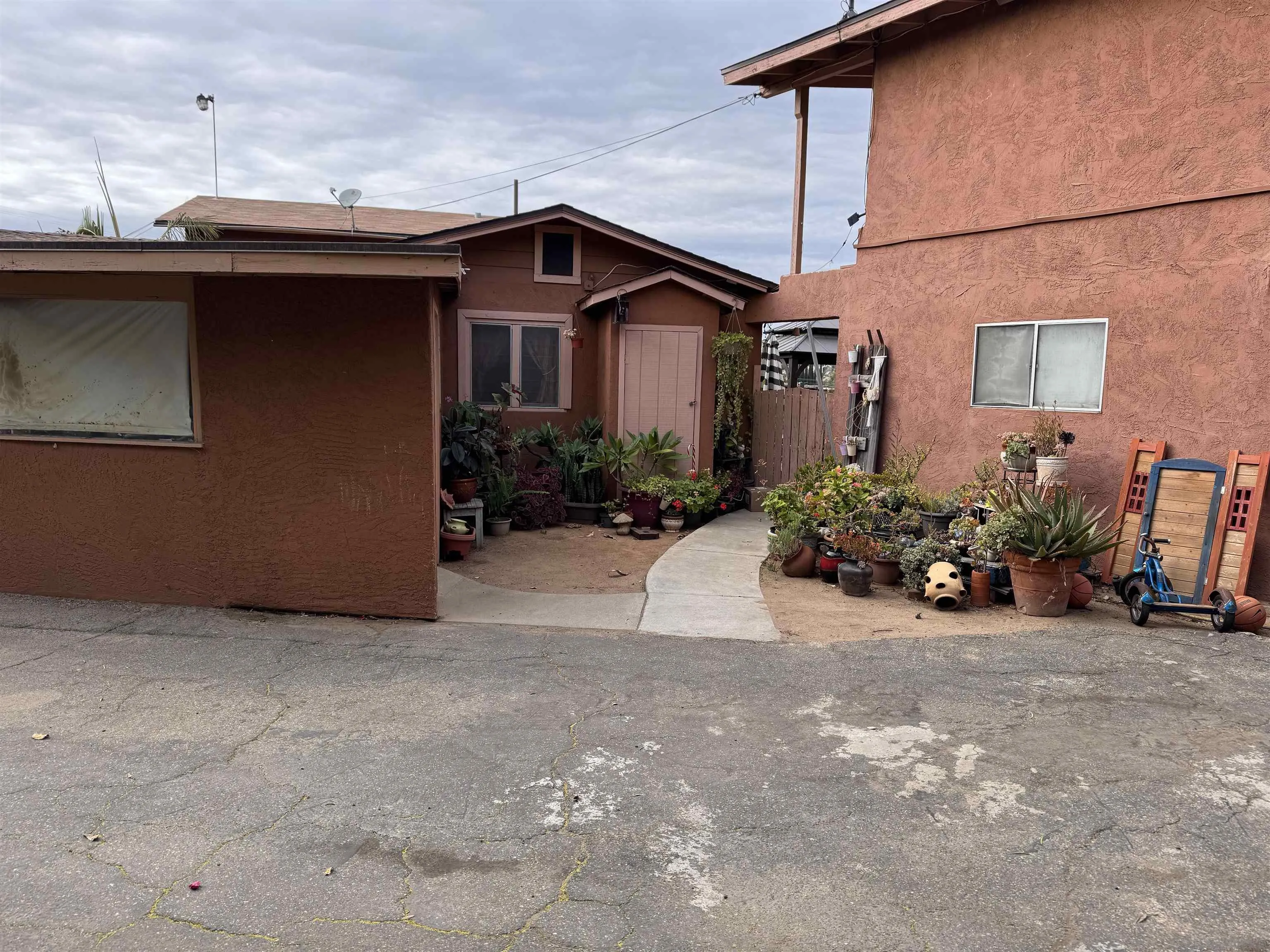 1708 East Mission Road Fallbrook, CA 92028 - Photo 7 of 13 a view of a house with a patio