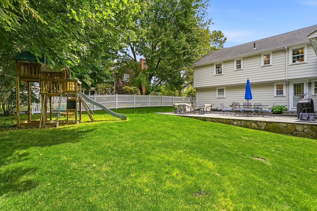 22 Hollywood Road Winchester, MA 01890 - Photo 35 of 39