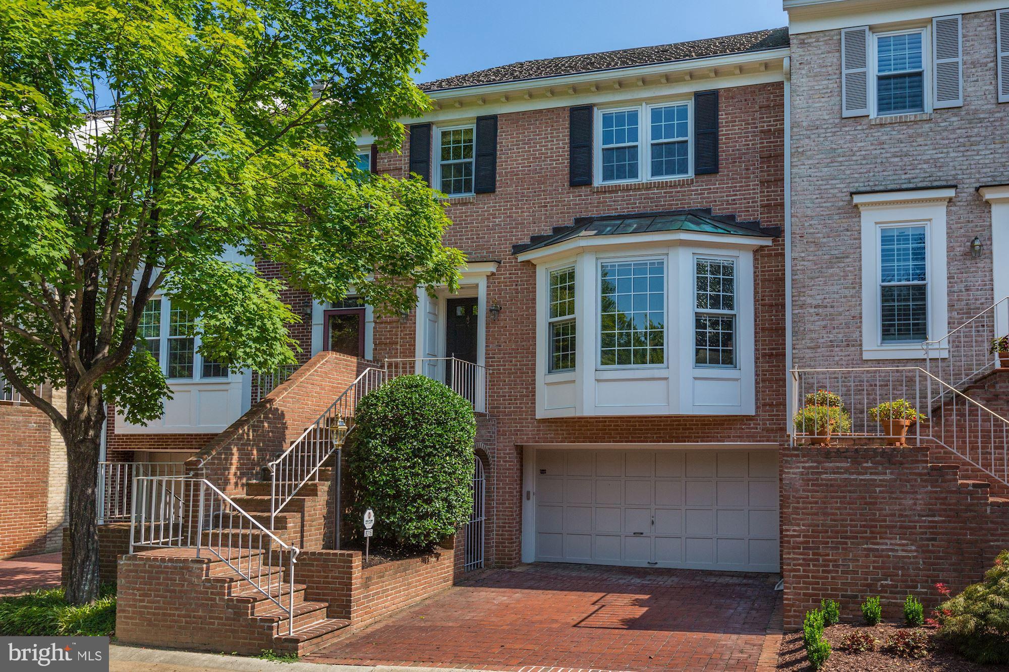 Beautifuly 4 Story Townhouse