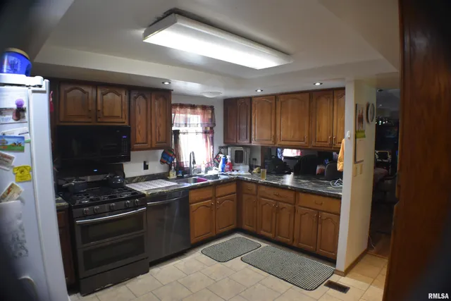 $210,000 | 2210 East Cleveland Street, West Frankfort, IL 62896