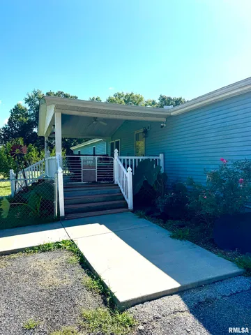 $210,000 | 2210 East Cleveland Street, West Frankfort, IL 62896
