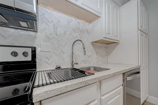 a close view of stove top oven