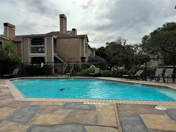 $1,800 | 1860 White Oak Drive, Unit 375, Houston, TX 77009