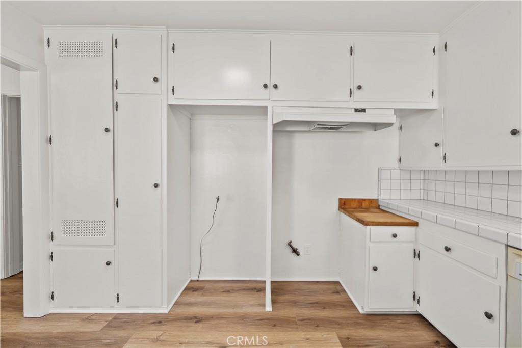 3318 Prospect Avenue La Crescenta, CA 91214 - Photo 16 of 42 a view of cabinets and wooden floor