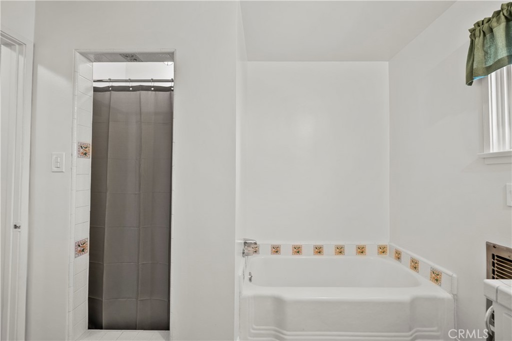 3318 Prospect Avenue La Crescenta, CA 91214 - Photo 23 of 42 a bathroom with bathtub and shower