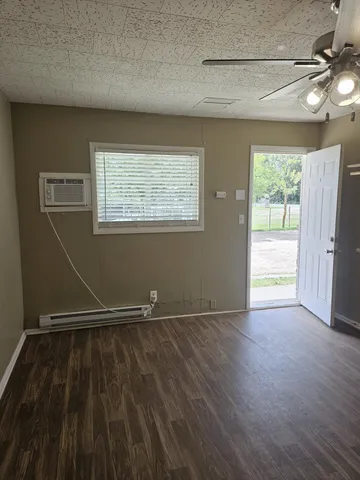 $700 | 1205 South Sibley Avenue, Litchfield, MN 55355