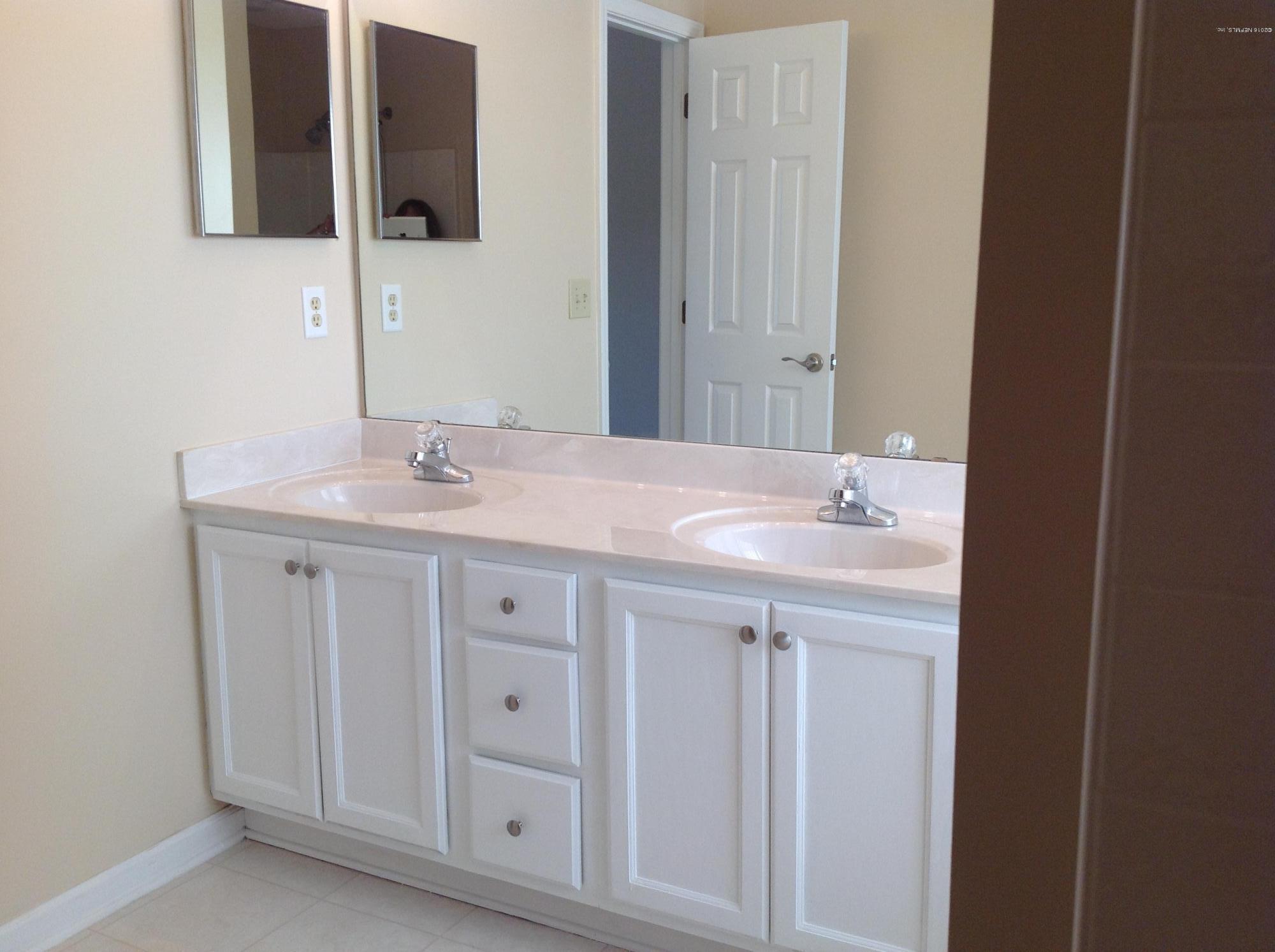 6890 Ridgeview Avenue Jacksonville, FL 32244 - Photo 11 of 26 MASTER BATH